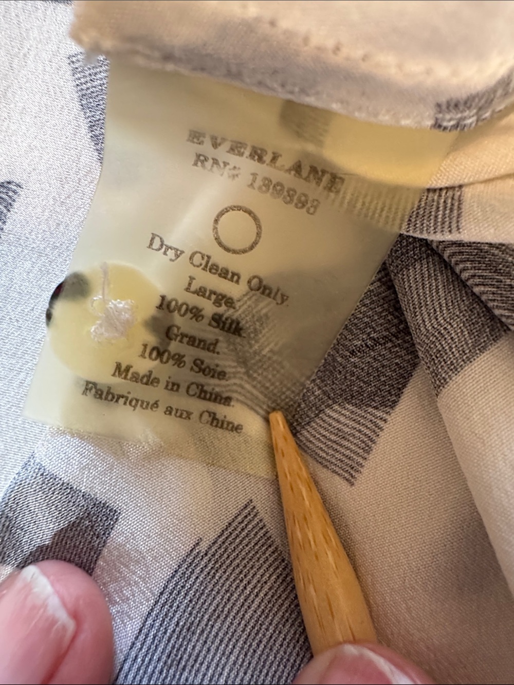 Everlane 100% Silk Abstract Print Button Front Blouse Large Ivory Gray - Picture 4 of 9